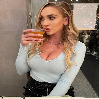 24 Year Curvacious American Escort Hailey Olsen